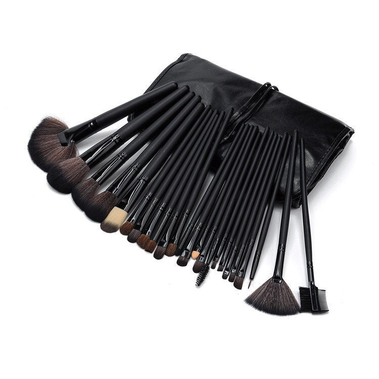 24-Piece Wooden Makeup Brush Set / Vitta Glow